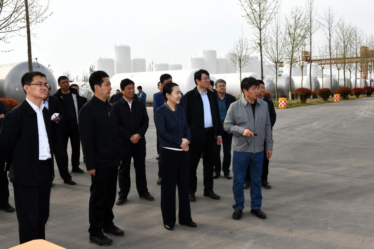 菏澤市委副書記、市長李春英蒞臨中杰特裝調(diào)研工業(yè)經(jīng)濟運行情況